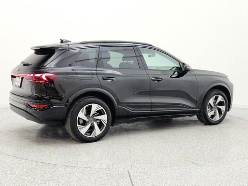 Mythos Black Metallic 2025 Audi Q6 e-tron Premium Plus quattro