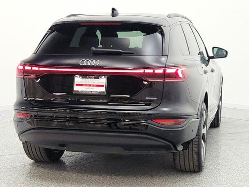 Mythos Black Metallic 2025 Audi Q6 e-tron Premium Plus quattro