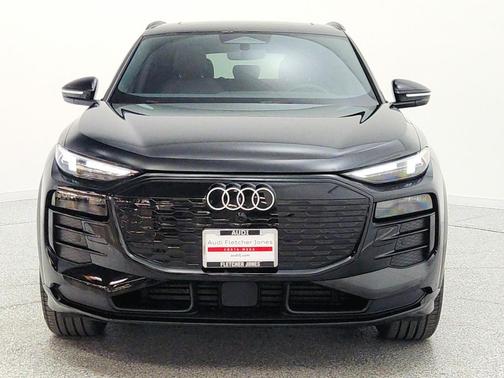 Mythos Black Metallic 2025 Audi Q6 e-tron Premium Plus quattro