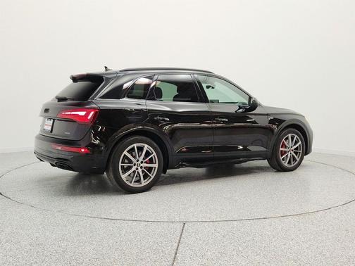 Mythos Black Metallic 2024 Audi Q5 55 S line Premium Plus
