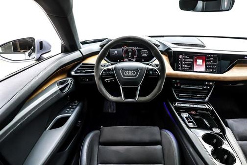 2024 Audi e-tron GT Premium Plus quattro