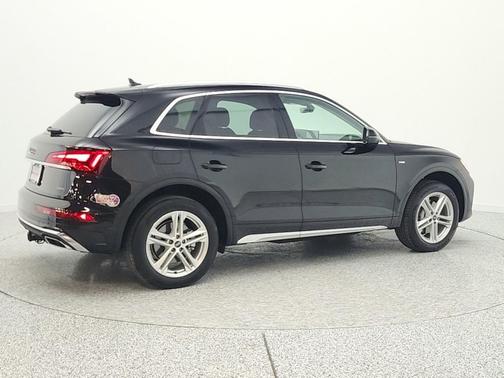 Mythos Black Metallic 2024 Audi Q5 55 S line Premium Plus