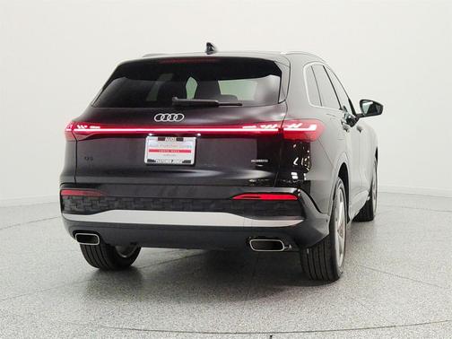 Mythos Black Metallic 2025 Audi Q5 Prestige TFSI quattro S tronic