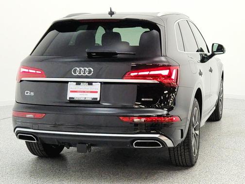 Mythos Black Metallic 2023 Audi Q5 45 S line Prestige