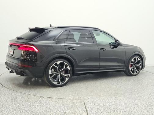 Mythos Black Metallic 2023 Audi RS Q8 4.0T