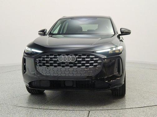 Mythos Black Metallic 2025 Audi Q5 Premium Plus TFSI quattro S tronic