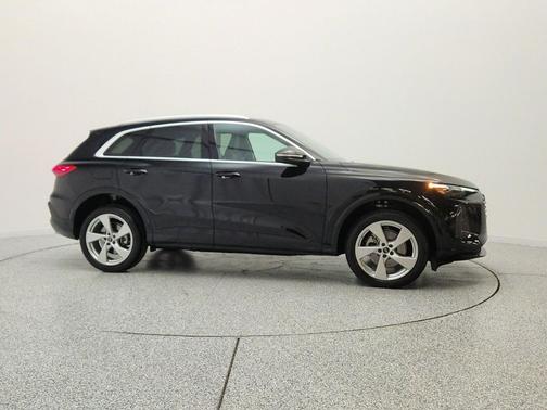 Mythos Black Metallic 2025 Audi Q5 Premium Plus TFSI quattro S tronic