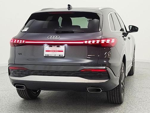 Tambora Gray Metallic 2026 Audi Q5 Premium TFSI quattro S tronic
