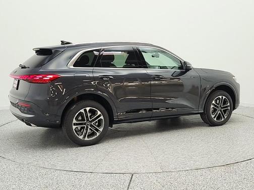 Tambora Gray Metallic 2026 Audi Q5 Premium TFSI quattro S tronic