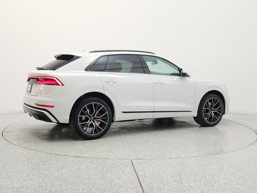 Glacier White Metallic 2022 Audi Q8 55 Premium Plus