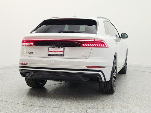 Glacier White Metallic 2022 Audi Q8 55 Premium Plus