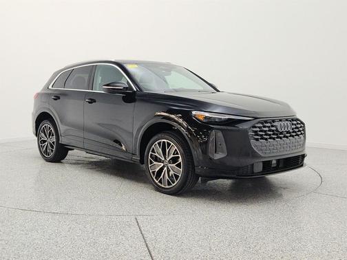 Mythos Black Metallic 2025 Audi Q5 Premium Plus TFSI quattro S tronic