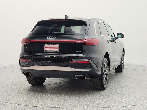Mythos Black Metallic 2025 Audi Q5 Premium Plus TFSI quattro S tronic