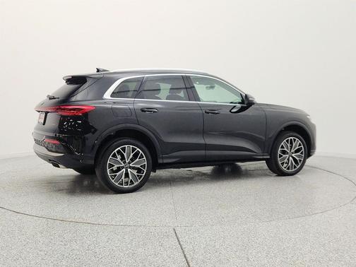 Mythos Black Metallic 2025 Audi Q5 Premium Plus TFSI quattro S tronic