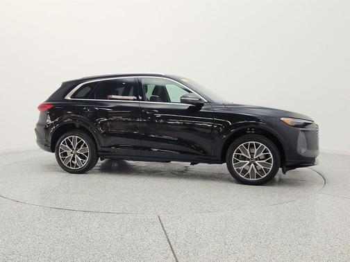 Mythos Black Metallic 2025 Audi Q5 Premium Plus TFSI quattro S tronic