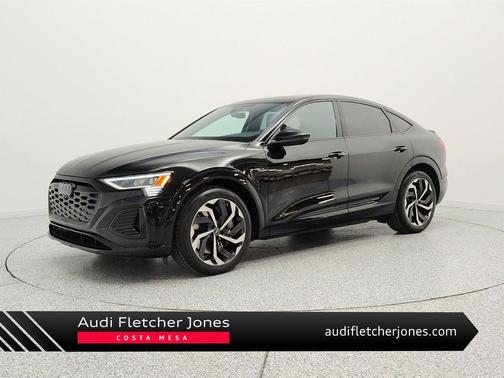 Mythos Black Metallic 2024 Audi Q8 e-tron Premium Plus