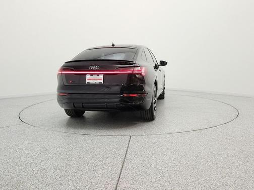 Mythos Black Metallic 2024 Audi Q8 e-tron Premium Plus