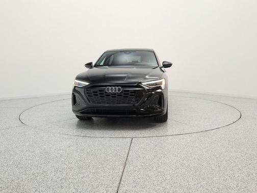 Mythos Black Metallic 2024 Audi Q8 e-tron Premium Plus