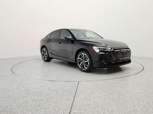 Mythos Black Metallic 2024 Audi Q8 e-tron Premium Plus