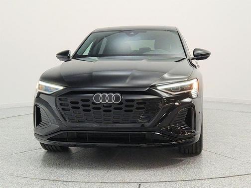 Mythos Black Metallic 2024 Audi Q8 e-tron Premium Plus