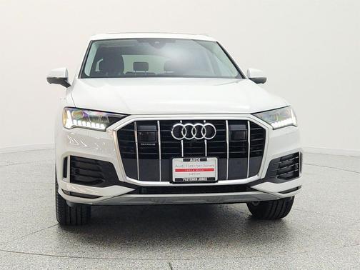 Glacier White Metallic 2023 Audi Q7 45 Premium Plus