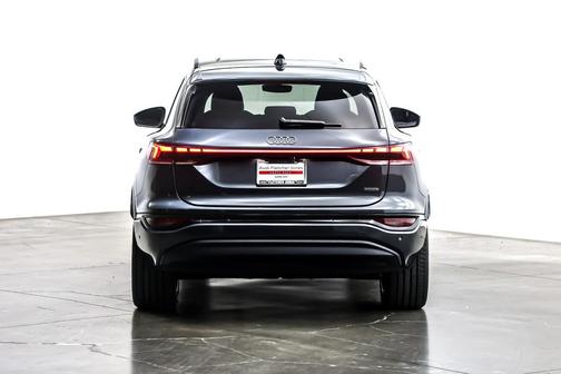 2025 Audi Q6 e-tron Premium Plus quattro