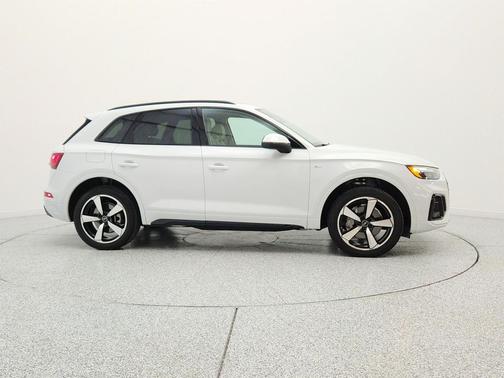 Glacier White Metallic 2023 Audi Q5 45 S line Premium Plus