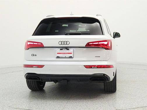Glacier White Metallic 2023 Audi Q5 45 S line Premium Plus