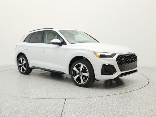 Glacier White Metallic 2023 Audi Q5 45 S line Premium Plus