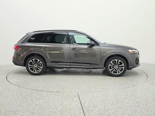 Samurai Gray Metallic 2026 Audi Q7 45 Premium
