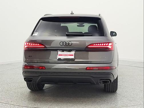 Samurai Gray Metallic 2026 Audi Q7 45 Premium