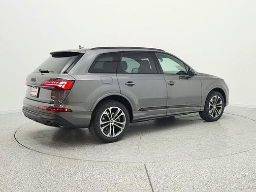 Samurai Gray Metallic 2026 Audi Q7 45 Premium