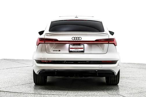 Glacier White Metallic 2023 Audi e-tron S Sportback Premium Plus quattro