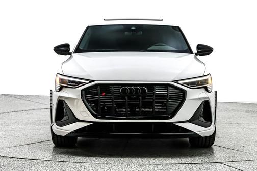 Glacier White Metallic 2023 Audi e-tron S Sportback Premium Plus quattro