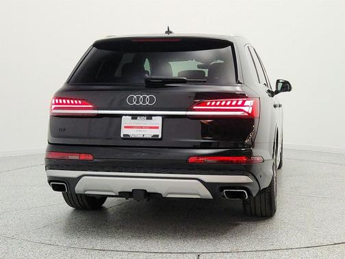 Mythos Black Metallic 2025 Audi Q7 55 Prestige