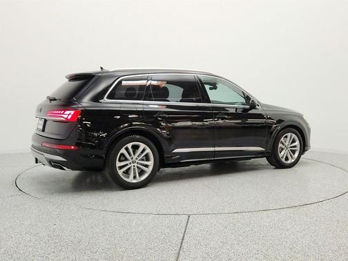 Mythos Black Metallic 2025 Audi Q7 55 Prestige
