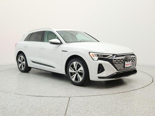 Glacier White Metallic 2024 Audi Q8 e-tron Premium