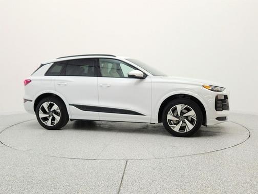 Glacier White Metallic 2025 Audi Q6 e-tron Premium Plus quattro