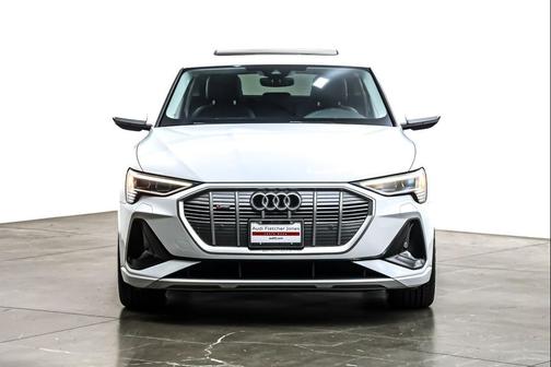 2022 Audi e-tron Sportback S line Premium