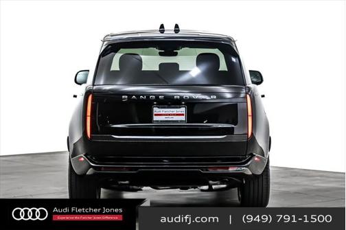 2025 Land Rover Range Rover P530 SE
