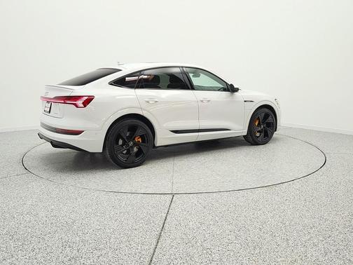 Glacier White Metallic 2023 Audi e-tron Sportback S line Prestige