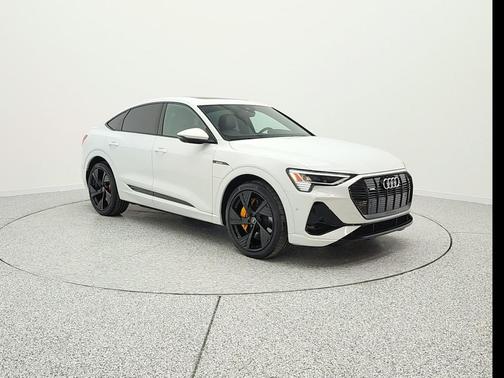 Glacier White Metallic 2023 Audi e-tron Sportback S line Prestige