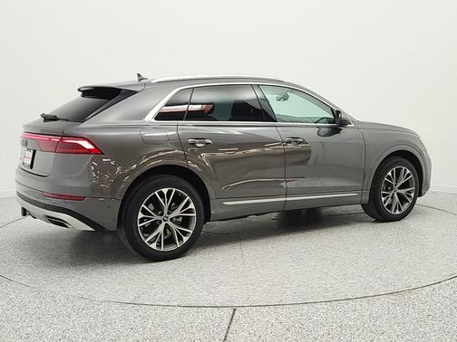 Samurai Gray Metallic 2024 Audi Q8 55 Premium Plus