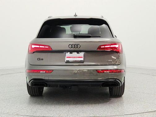 Chronos Gray Metallic 2023 Audi Q5 55 S line Premium Plus