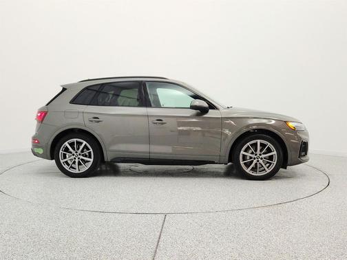 Chronos Gray Metallic 2023 Audi Q5 55 S line Premium Plus