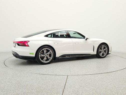 Ibis White 2023 Audi e-tron GT Premium Plus quattro