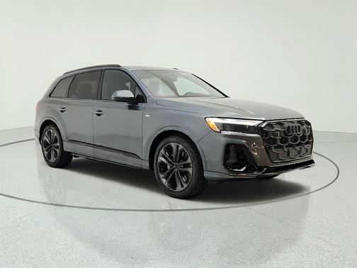 Daytona Gray Pearl Effect 2026 Audi Q7 55 Premium Plus