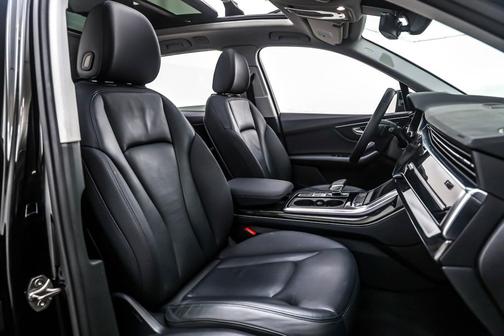2022 Audi Q7 45 Premium Plus
