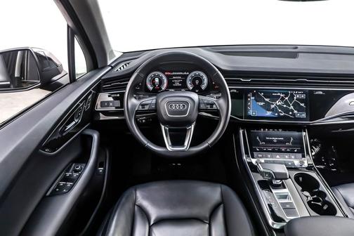 2022 Audi Q7 45 Premium Plus