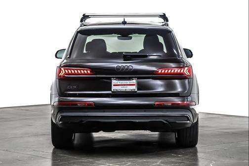 2022 Audi Q7 45 Premium Plus
